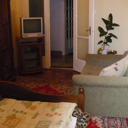 Kitty Apartman Apartment มิชโคลซ์ ภายนอก รูปภาพ