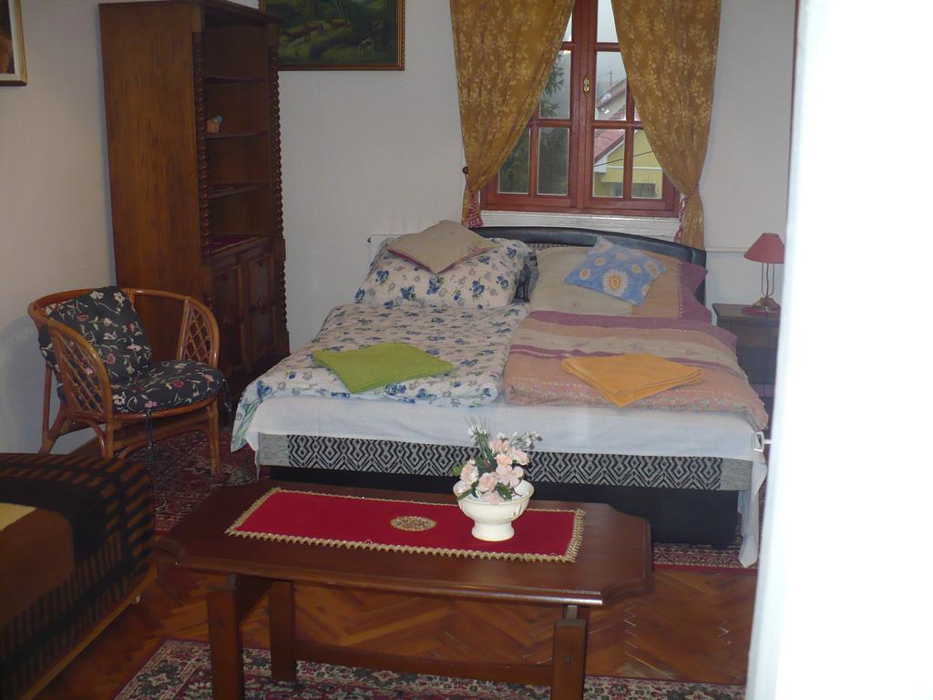 Kitty Apartman Apartment มิชโคลซ์ ห้อง รูปภาพ