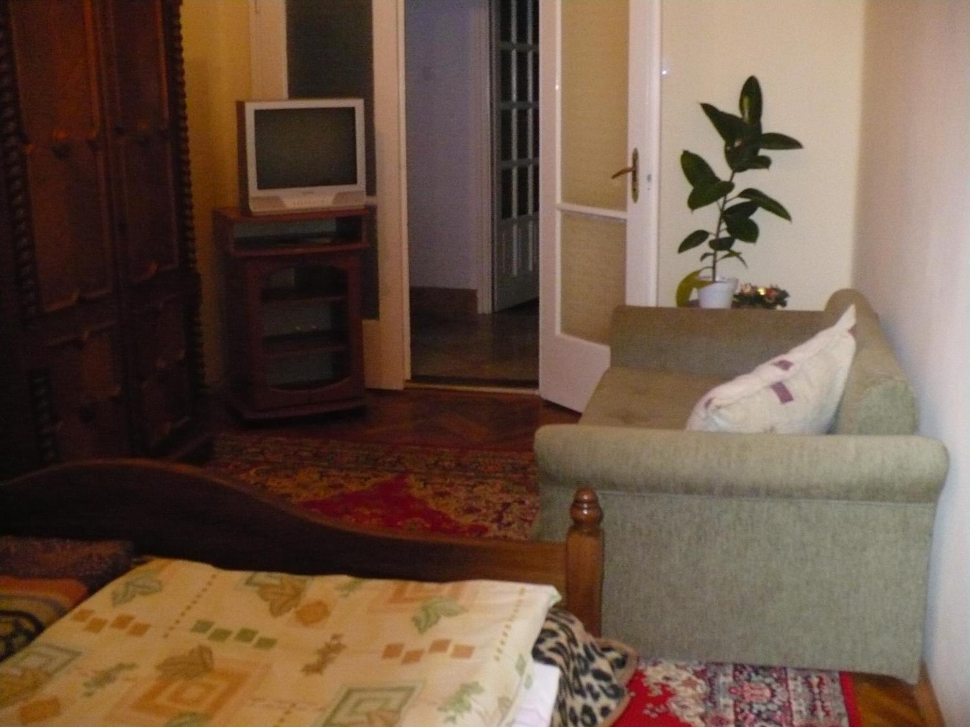 Kitty Apartman Apartment มิชโคลซ์ ภายนอก รูปภาพ