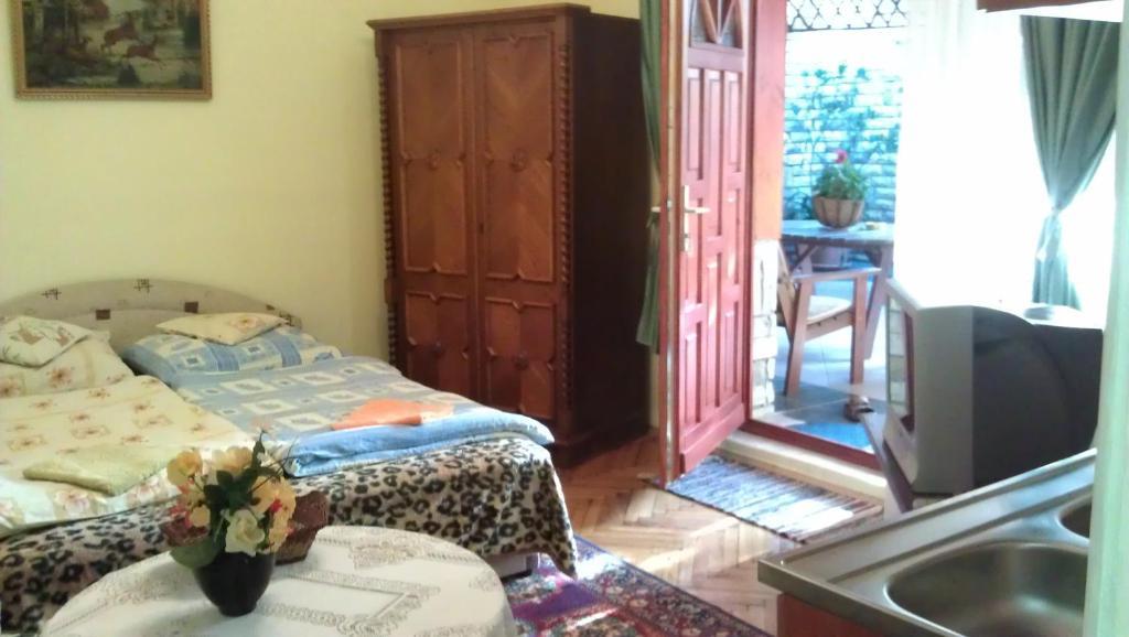 Kitty Apartman Apartment มิชโคลซ์ ภายนอก รูปภาพ