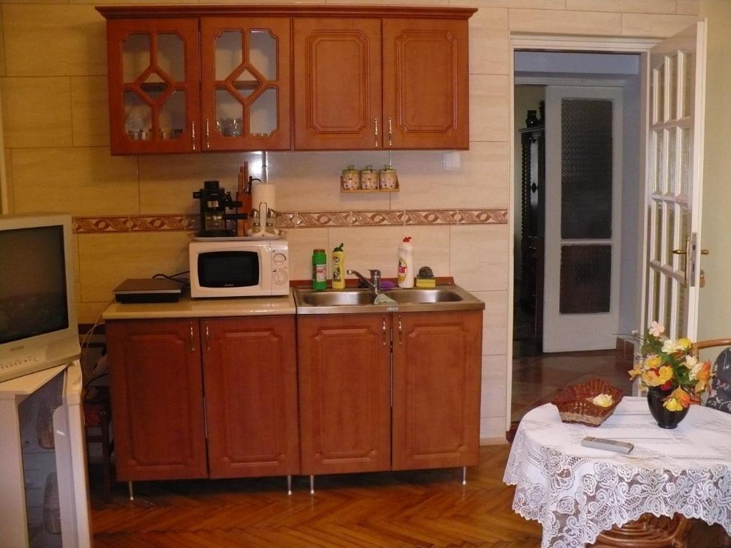 Kitty Apartman Apartment มิชโคลซ์ ภายนอก รูปภาพ