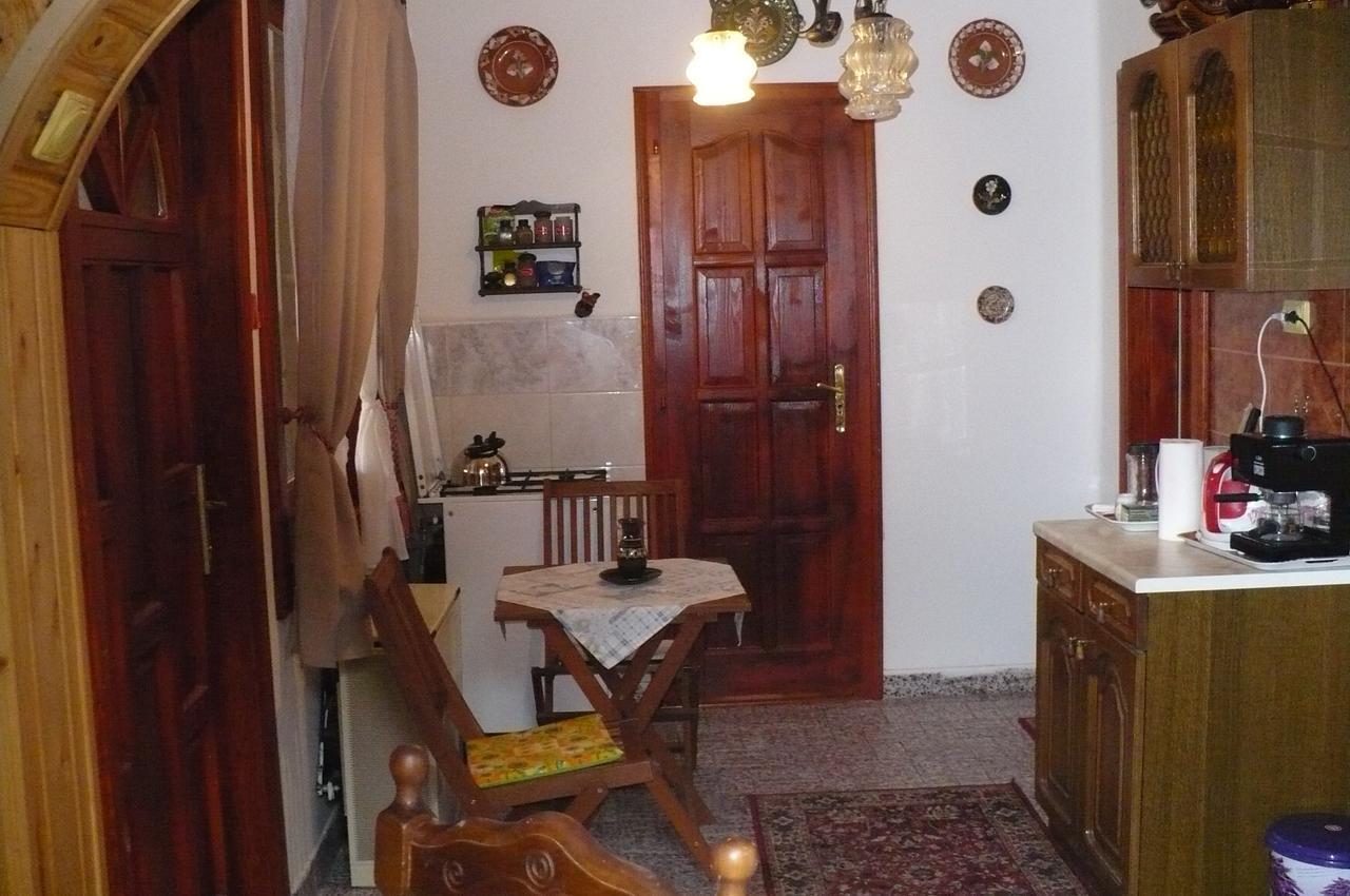 Kitty Apartman Apartment มิชโคลซ์ ภายนอก รูปภาพ